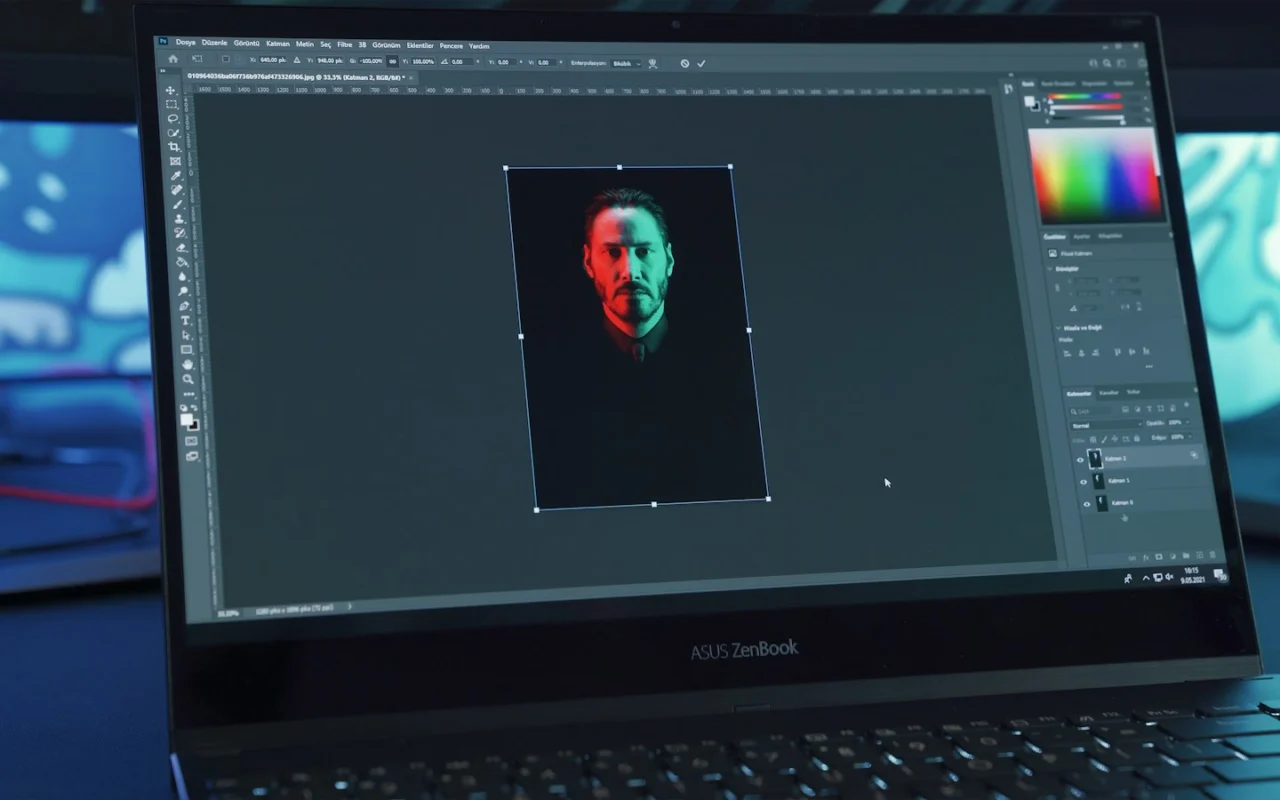 Editing visuals on a widescreen monitor
