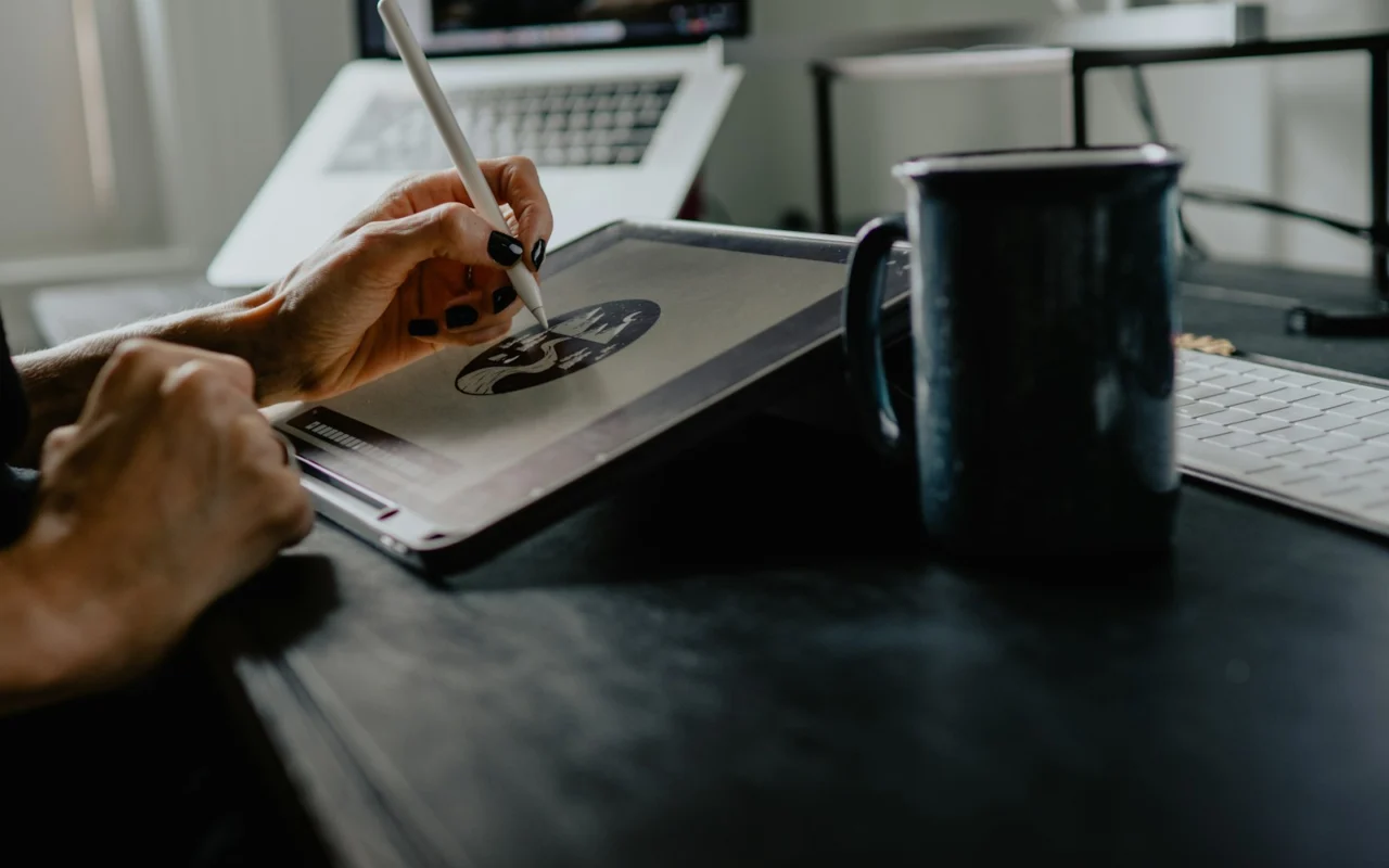 Illustrating a logo on a tablet with a stylus